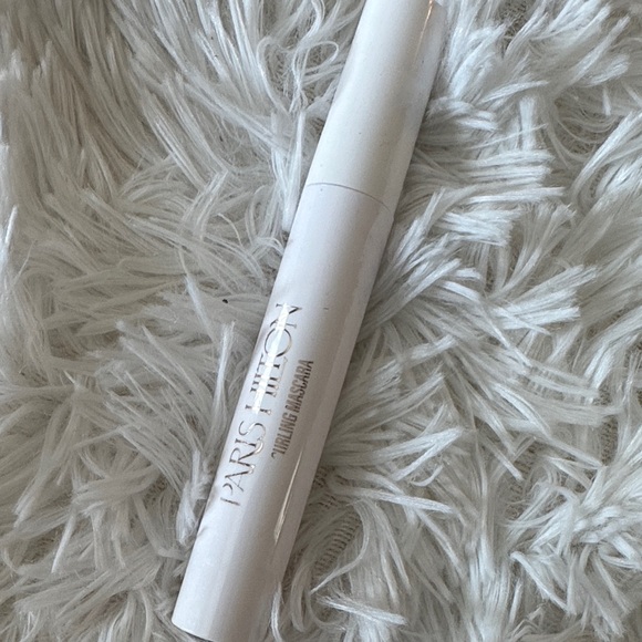 Paris Hilton Curling Mascara in black - Picture 1 of 1